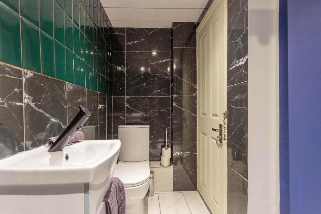 Beautiful Boutique Edinburgh Abode - Sleeps 4アパートメント エクステリア 写真